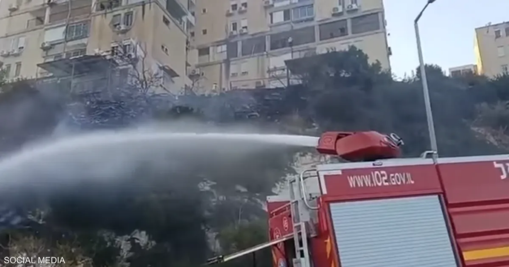 فيديو.. فرق الإطفاء تكافح حريقا كبيرا في حيفا