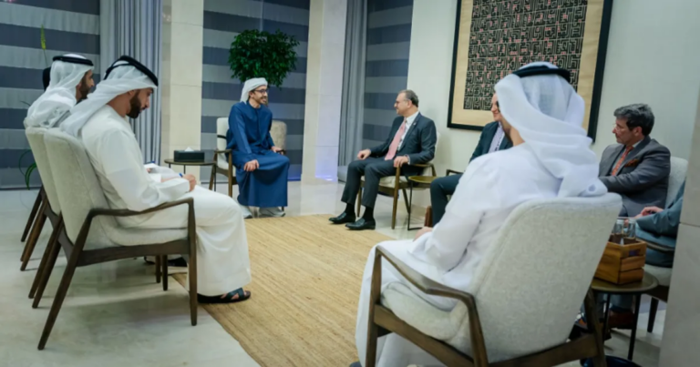 عبدالله بن زايد يبحث مع بولس التطورات في السودان