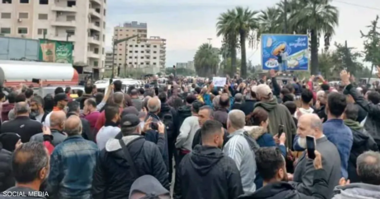 اعتصام وتدخل لقوى الأمن.. ماذا يحدث في حمص؟