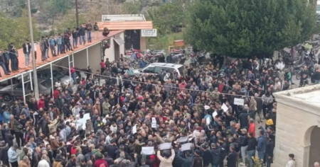 سوريا.. مظاهرات في الساحل وحمص وانتشار لقوى الأمن