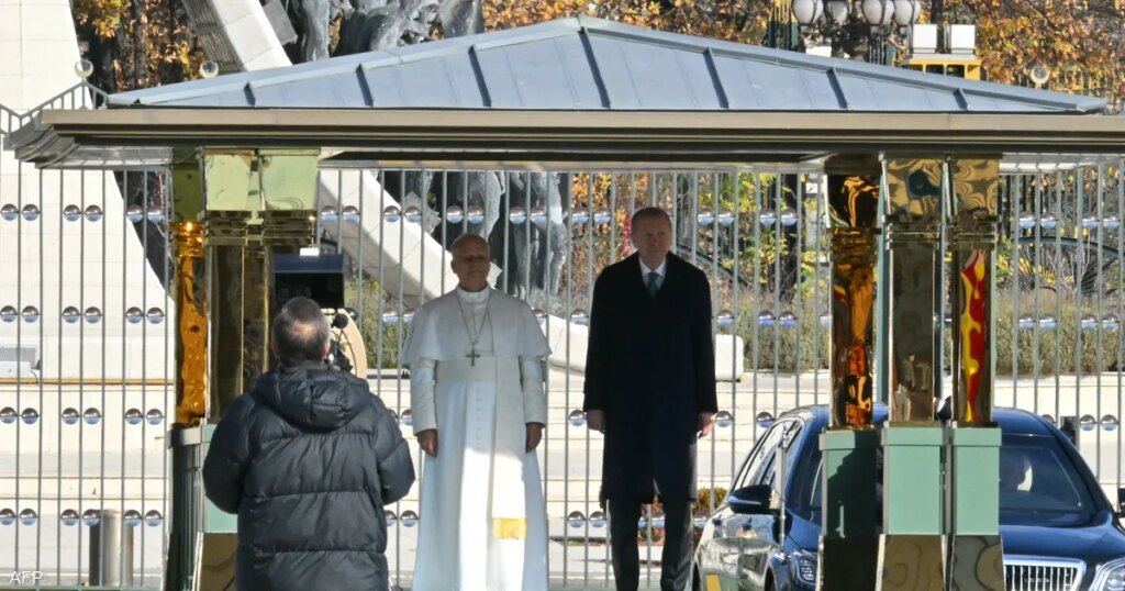 بابا الفايتكان يصل إلى تركيا في أول جولة خارجية له