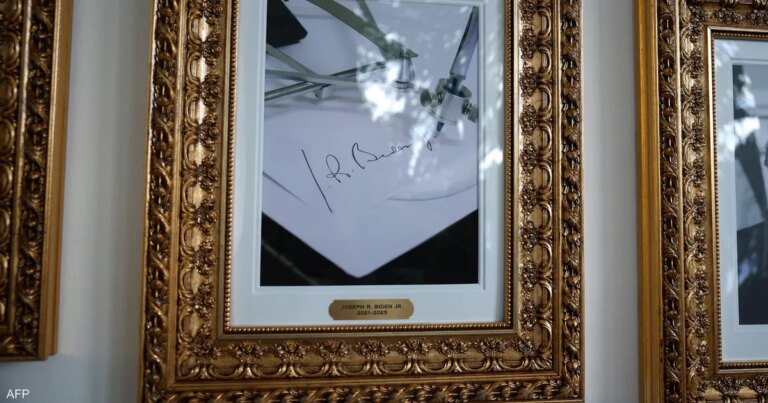 بعد إلغاء ترامب أوامر موقعة باستخدامه.. ما هو "القلم الآلي"؟