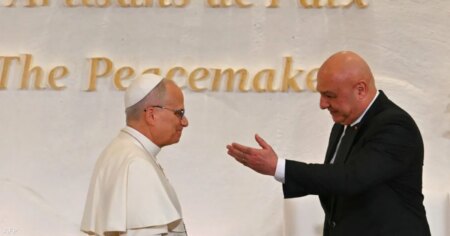 بابا الفاتيكان من بيروت: يجب صناعة السلام رغم الصراعات