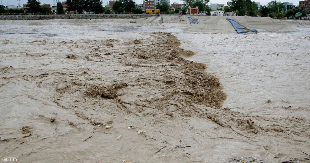 بعد تلقيح السحب لمواجهة الجفاف.. أمطار تسبب فيضانات في إيران