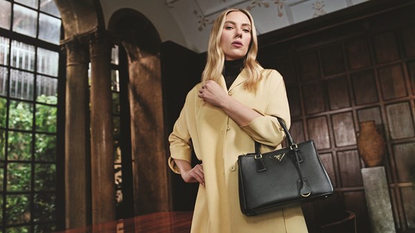 Prada تحتفي بحقيبة «غاليريا» الأيقونية Prada تحتفي بحقيبة «غاليريا» الأيقونية