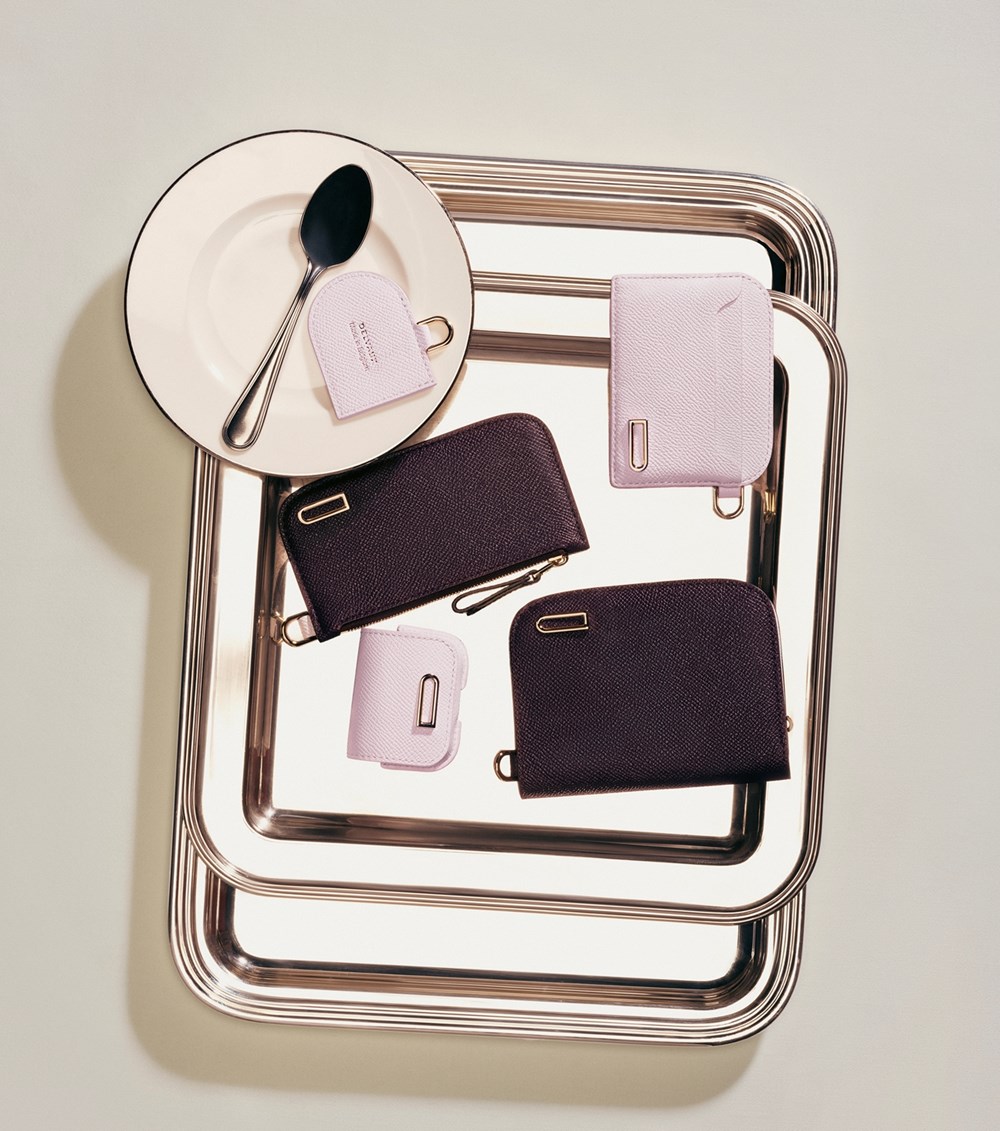 «Delvaux» تحتفي بسحر التفاصيل وأناقة الحرفة