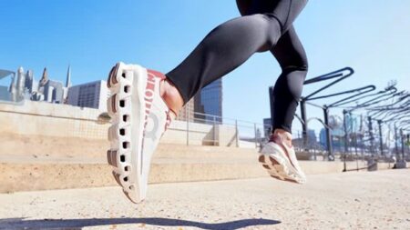 7 أحذية رياضية.. الأكثر أناقة في شتاء 2025