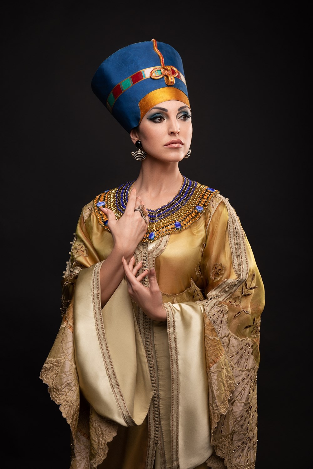 الأزياء تحاكي التاريخ.. نجمات العالم يحيين روح الفراعنة في المتحف المصري الكبير