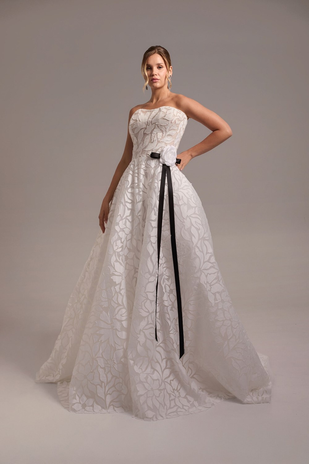 فساتين زفاف خريف 2025.. مفهوم جديد للرقي والأناقة