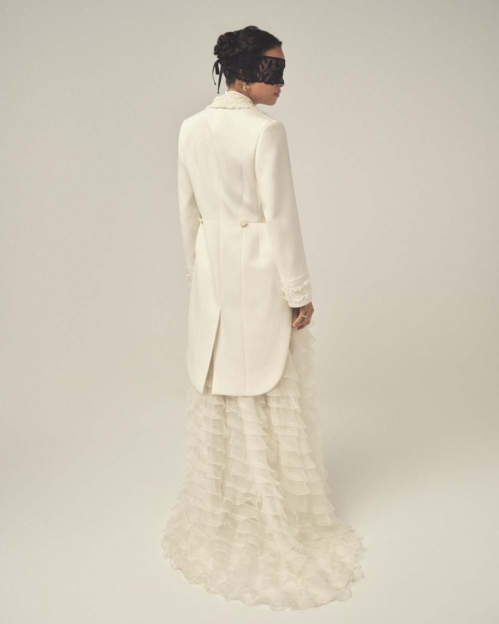 FIRST LOOKS © ELEONORA ADANI 