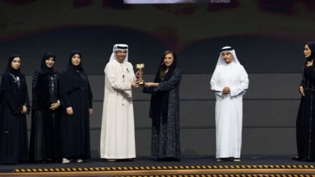 «الشارقة الدولي للكتاب» يُكرِّم الفائزين بجوائز دورته الـ44.. ويحتفي بـ«شخصية المعرض الثقافية»