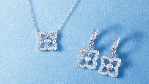 «De Beers» تطلق تشكيلة «Enchanted Lotus» للمجوهرات الراقية «De Beers» تطلق تشكيلة «Enchanted Lotus» للمجوهرات الراقية