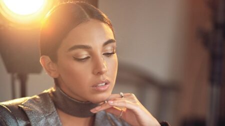 سلمى أبو ضيف وجهاً جديداً لدار «LOEWE».. شراكة استراتيجية وفصل إبداعي جديد