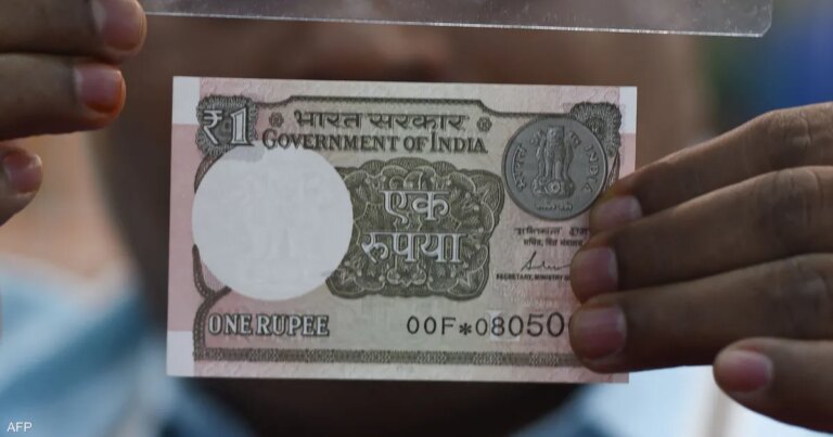 الروبية الهندية تسجل أدنى مستوياتها التاريخية