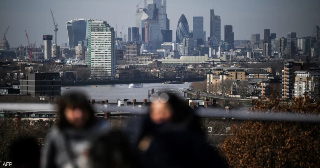 اقتصاد بريطانيا يواصل الانكماش للشهر الثاني