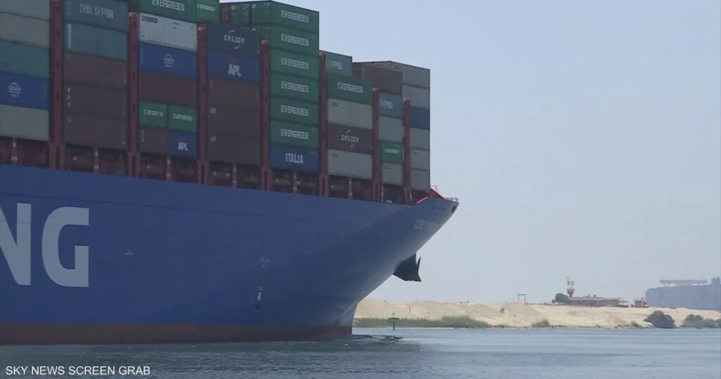 سفن تابعة لـ"ميرسك" و"CMA CGM" تعبر قناة السويس مجدداً