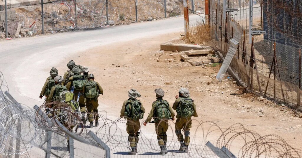 قوة إسرائيلية تنصب حاجزا عسكريا بريف القنيطرة جنوبي سوريا