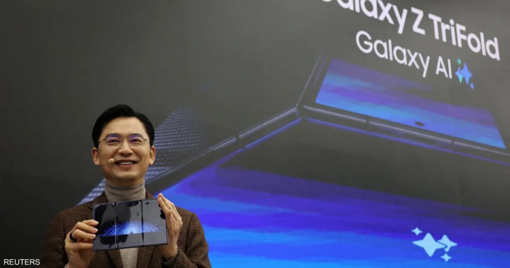مع اشتداد المنافسة.. سامسونغ تكشف عن أول هاتف ثلاثي الطي