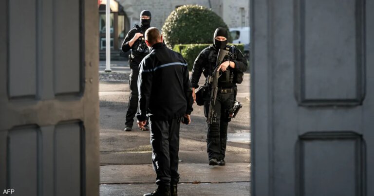 فرنسا توقف عنصرا سابقا في المخابرات السورية