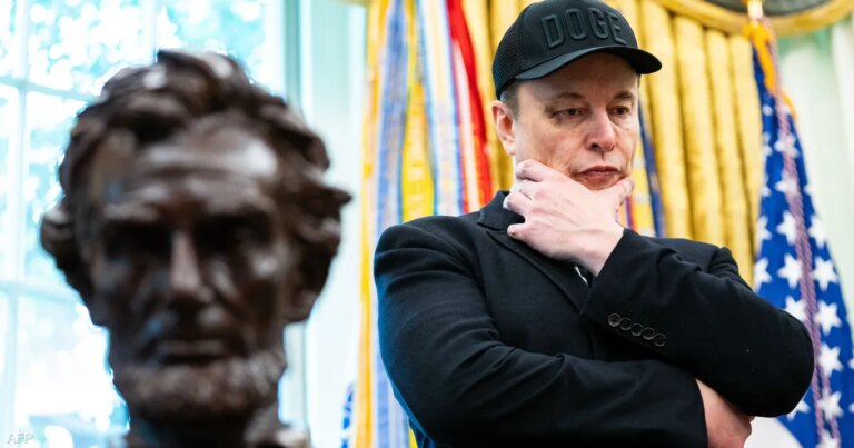 ماسك يطالب بإلغاء الاتحاد الأوروبي.. كيف علقت روسيا؟