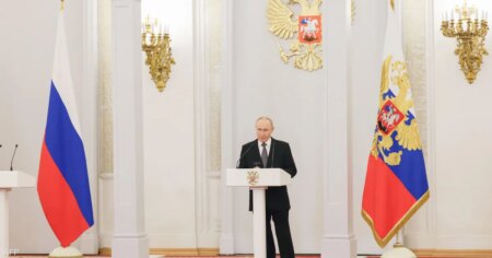 بوتين: جنودنا على الجبهة يجهزون "هداياهم" في العام الجديد