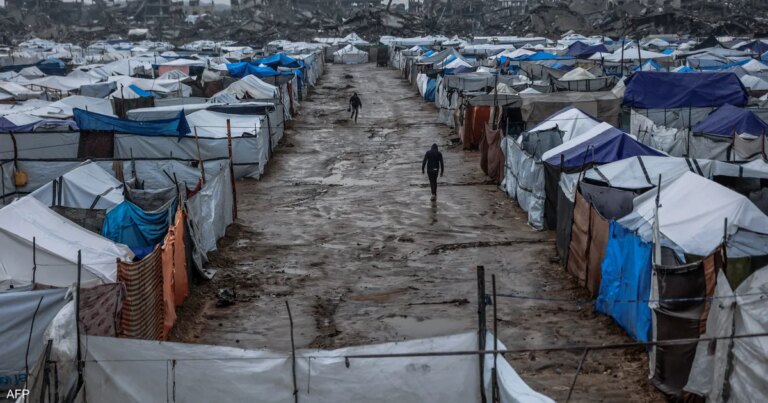 منخفض جوي في غزة.. مقتل 13 جراء البرد الشديد وانهيار المباني