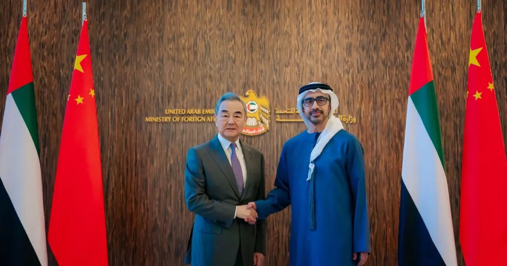 لقاء عبدالله بن زايد ووزير خارجية الصين.. شراكة بين البلدين