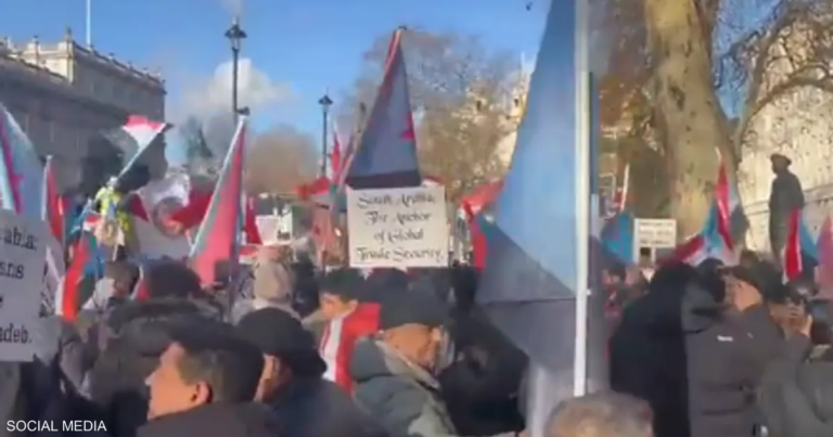 مظاهرة لأبناء الجنوب اليمني أمام مقر الحكومة البريطانية