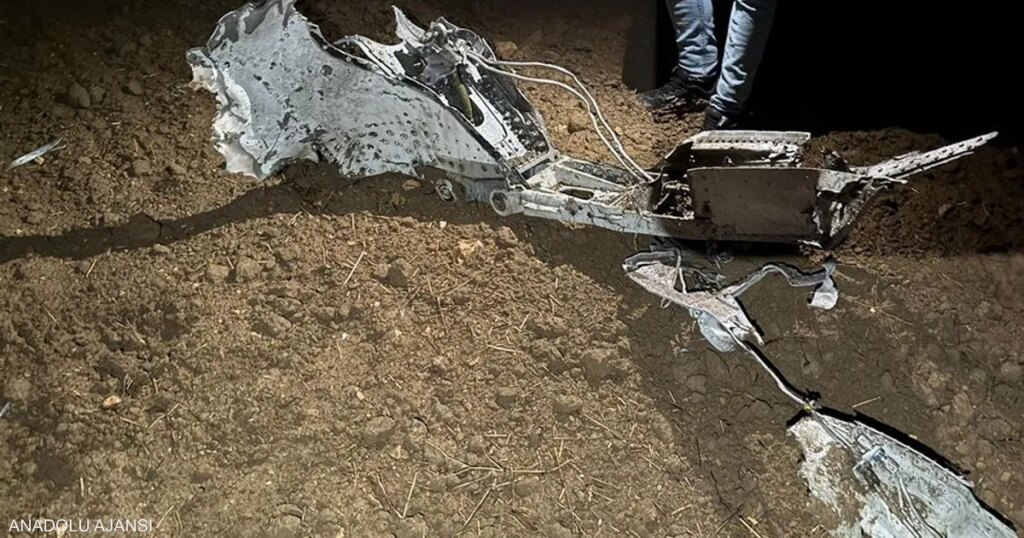 كرة لهب وحطام.. لقطات لسقوط طائرة رئيس أركان حكومة الدبيبة