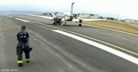 سابقة بعالم الطيران.. طائرة تقرر الهبوط بنفسها بعد ظرف طارئ