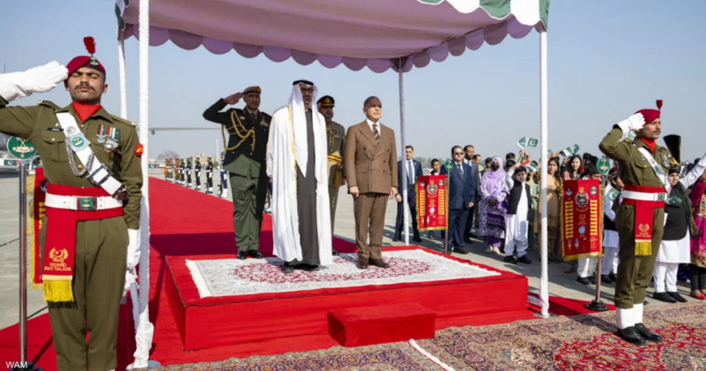 رئيس دولة الإمارات يصل باكستان في زيارة رسمية