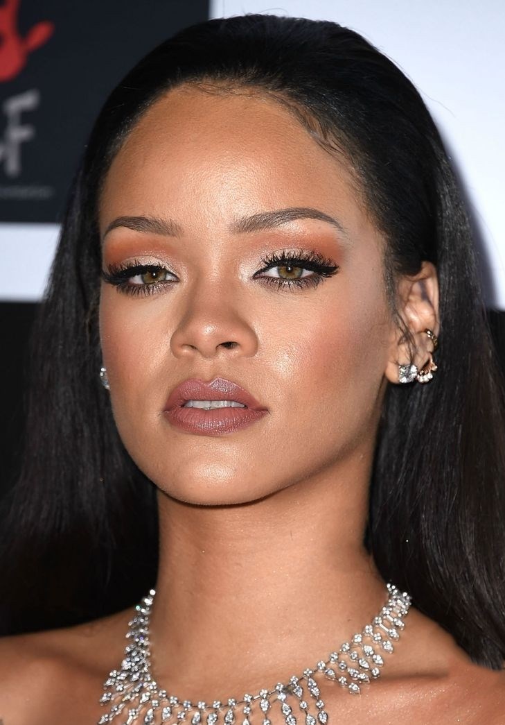 صيحات جمالية اعتمدتها النجمات العالميات مؤخراً.. تعلميها