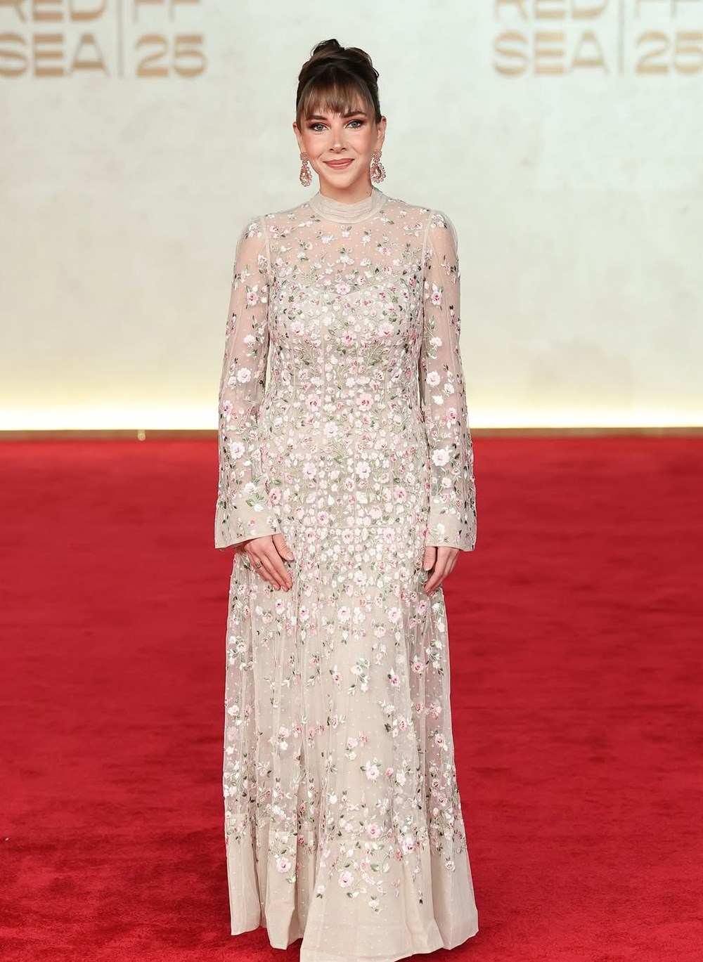 النجمات يسطعن على «سجادة البحر الأحمر السينمائي».. إطلالات ساحرة وعصرية