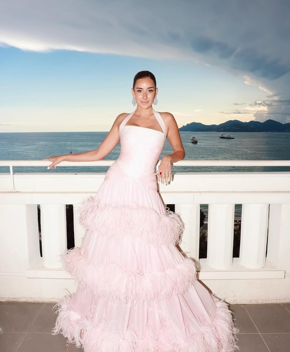 أجمل إطلالات النجمات العربيات على السجادة الحمراء في فعاليات 2025