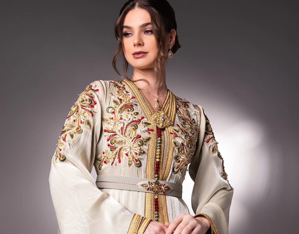 رحلة «القفطان المغربي» في عالم الأناقة.. بعد إدراجه في قائمة «اليونسكو»