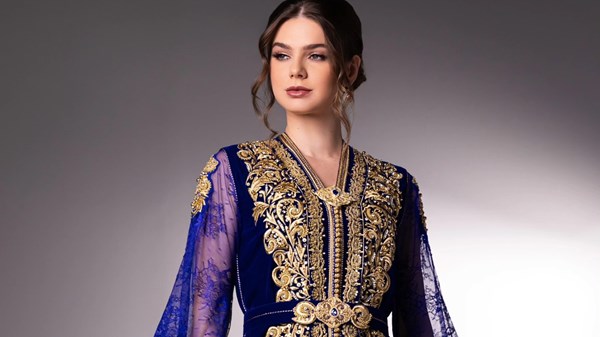 رحلة «القفطان المغربي» في عالم الأناقة.. بعد إدراجه في قائمة «اليونسكو» رحلة «القفطان المغربي» في عالم الأناقة.. بعد إدراجه في قائمة «اليونسكو»