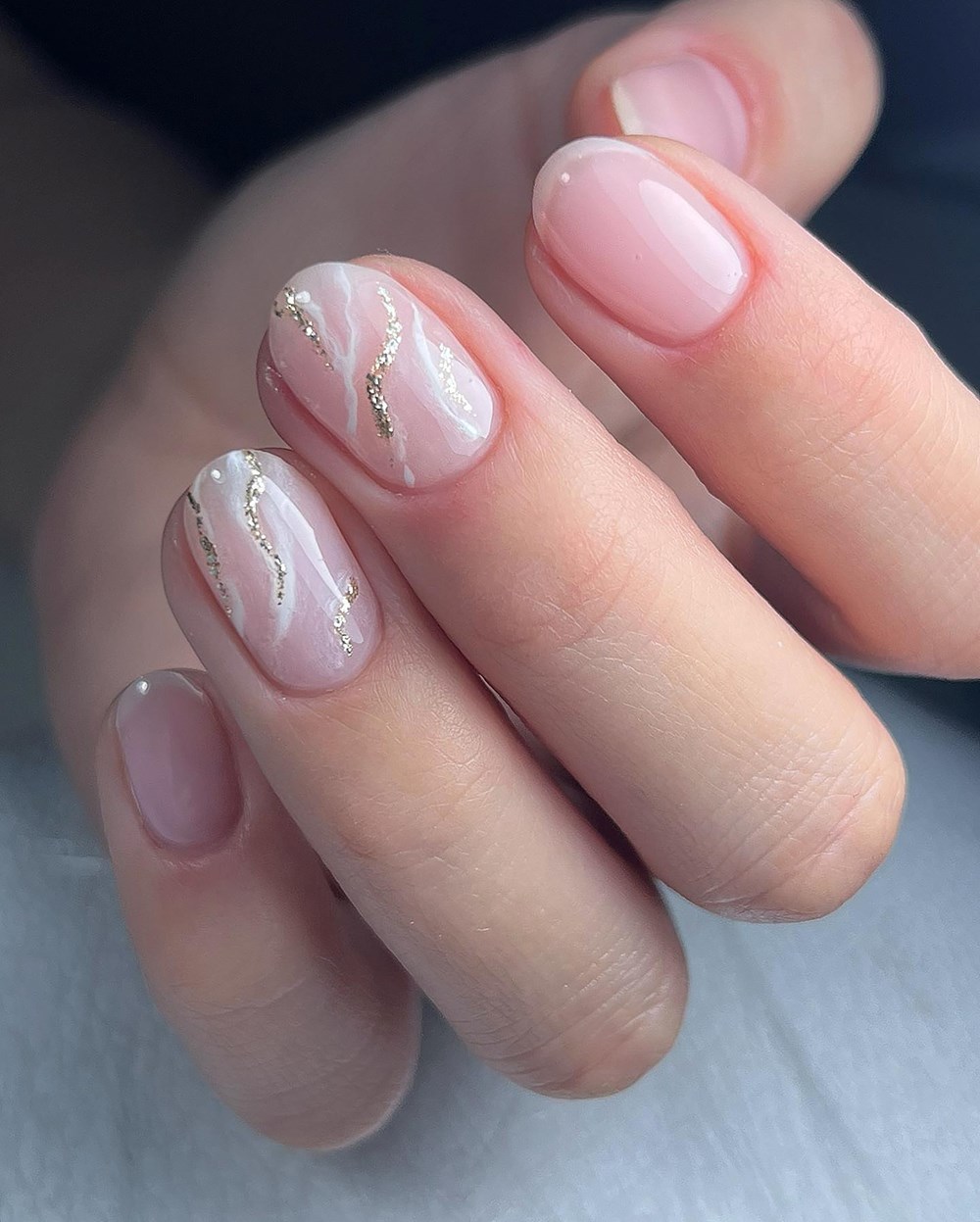 إطلالة لا تُنسى.. أفكار أظافر ساحرة لـ«عروس الشتاء»