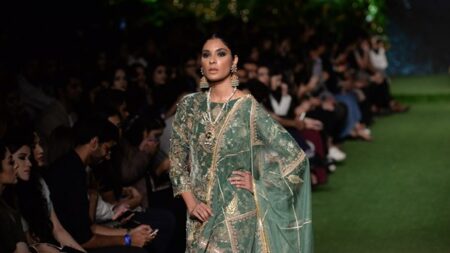 جداول أسابيع الموضة 2026.. أيام حافلة بالأناقة