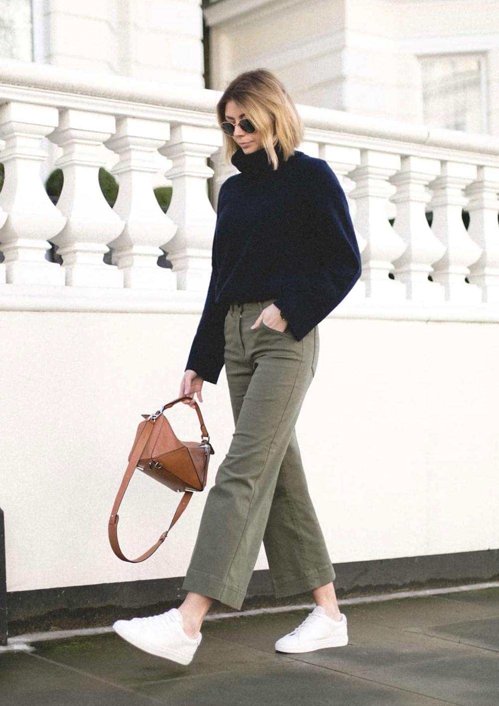 تنسيقات عصرية مع البنطلون الأخضر.. أفكار أنيقة لمظهر مميز