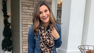 تنسيقات عصرية مع البنطلون الأخضر.. أفكار أنيقة لمظهر مميز