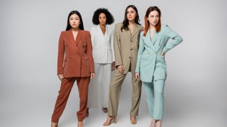 استوحي منها.. 8 إطلالات أنيقة لسهرات نهاية العام!