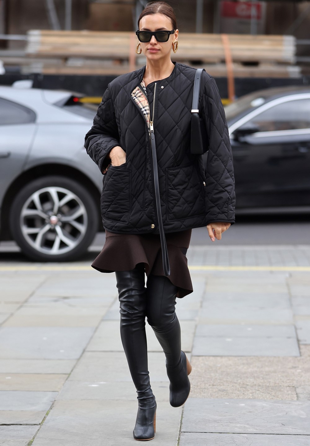 أحذية الركبة العالية.. قطعة أيقونية تعيد تعريف أناقة الشتاء