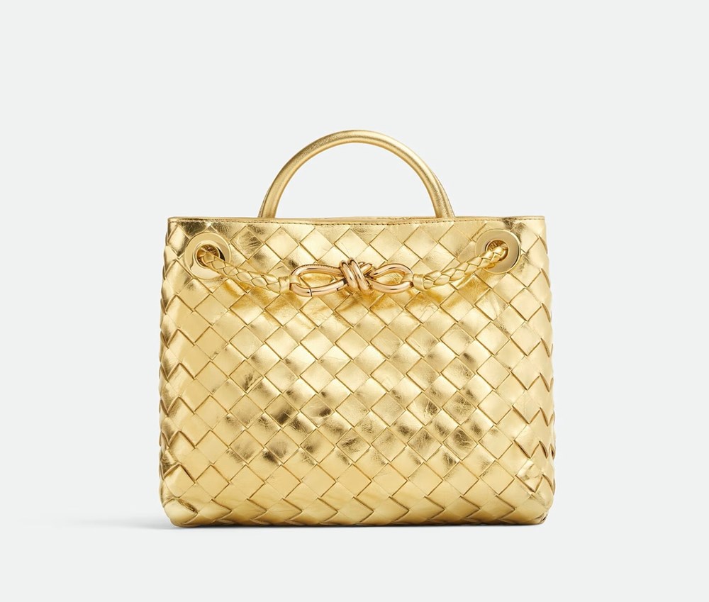 حقائب تزين مظهركِ.. في احتفالات ليلة رأس السنة 2026