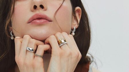 مجوهرات تزين إطلالتكِ في احتفالات نهاية 2025 مجوهرات تزين إطلالتكِ في احتفالات نهاية 2025