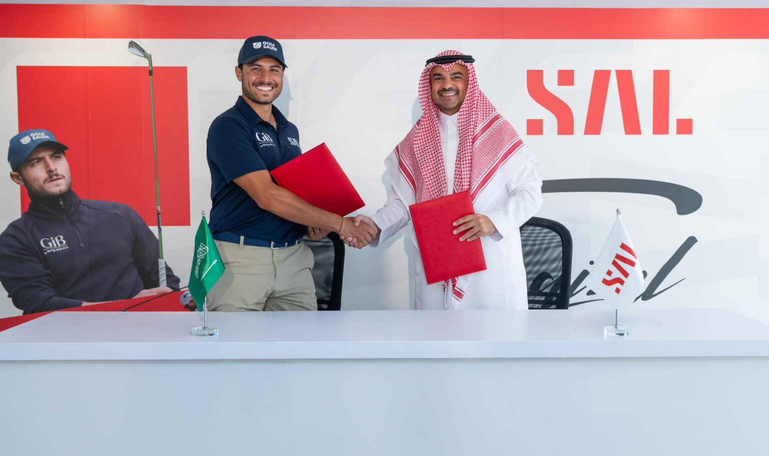 “سال” راعيةُ للاعبا منتخب الجولف خالد العطية وفيصل سلهب