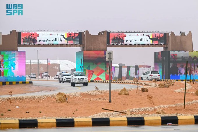 إيقاف منافسات اليوم في مهرجان الملك عبدالعزيز للإبل بسبب الحالة المطرية