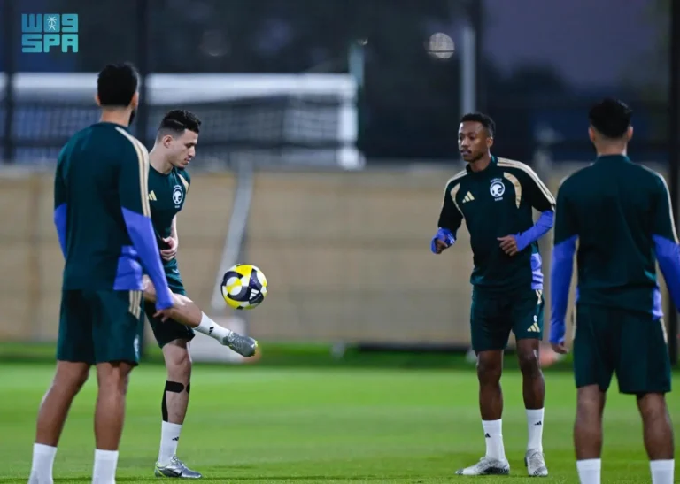 الأخضر يختتم تحضيراته للقاء فلسطين في الدور ربع النهائي لكأس العرب 2025