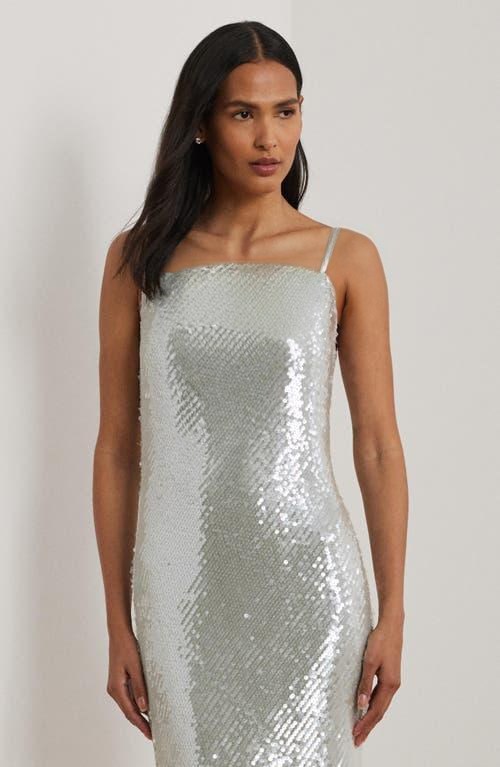 استوحي منها.. 8 إطلالات أنيقة لسهرات نهاية العام!