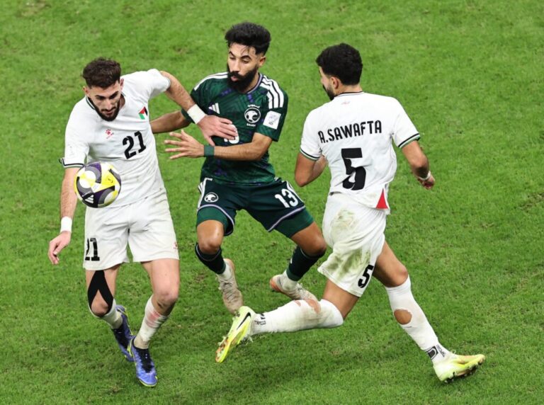 الأخضر يعبر فلسطين ويتأهل إلى نصف نهائي كأس العرب