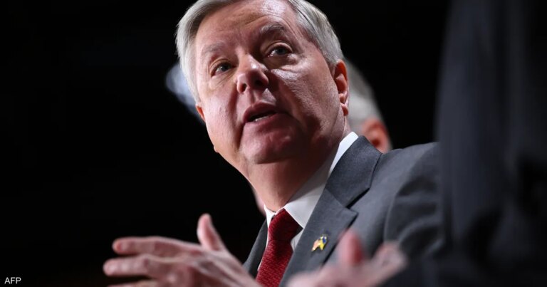 غراهام يحذر دمشق من مهاجمة الأكراد ويهدد بإعادة "قيصر"